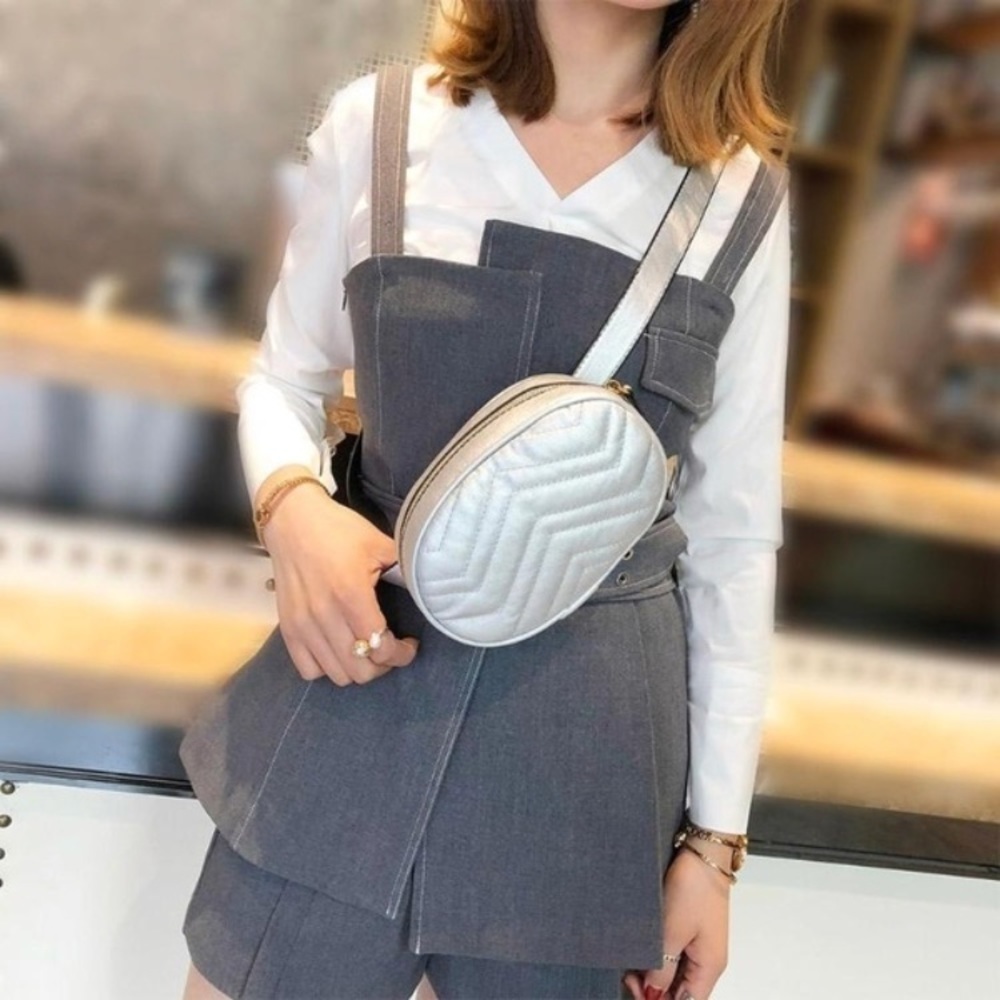 🍭WARDROBE MUST 🍭Quilted Black Belt Waist Pack - Picture 3 of 8